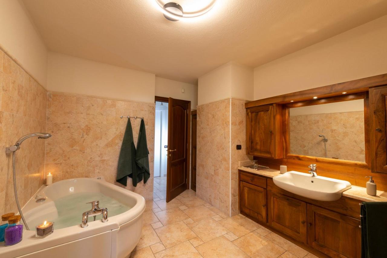 Villa Mara - Aosta - 200 Mq - Wifi - Jacuzzi - Parcheggio - Giardino Eksteriør bilde