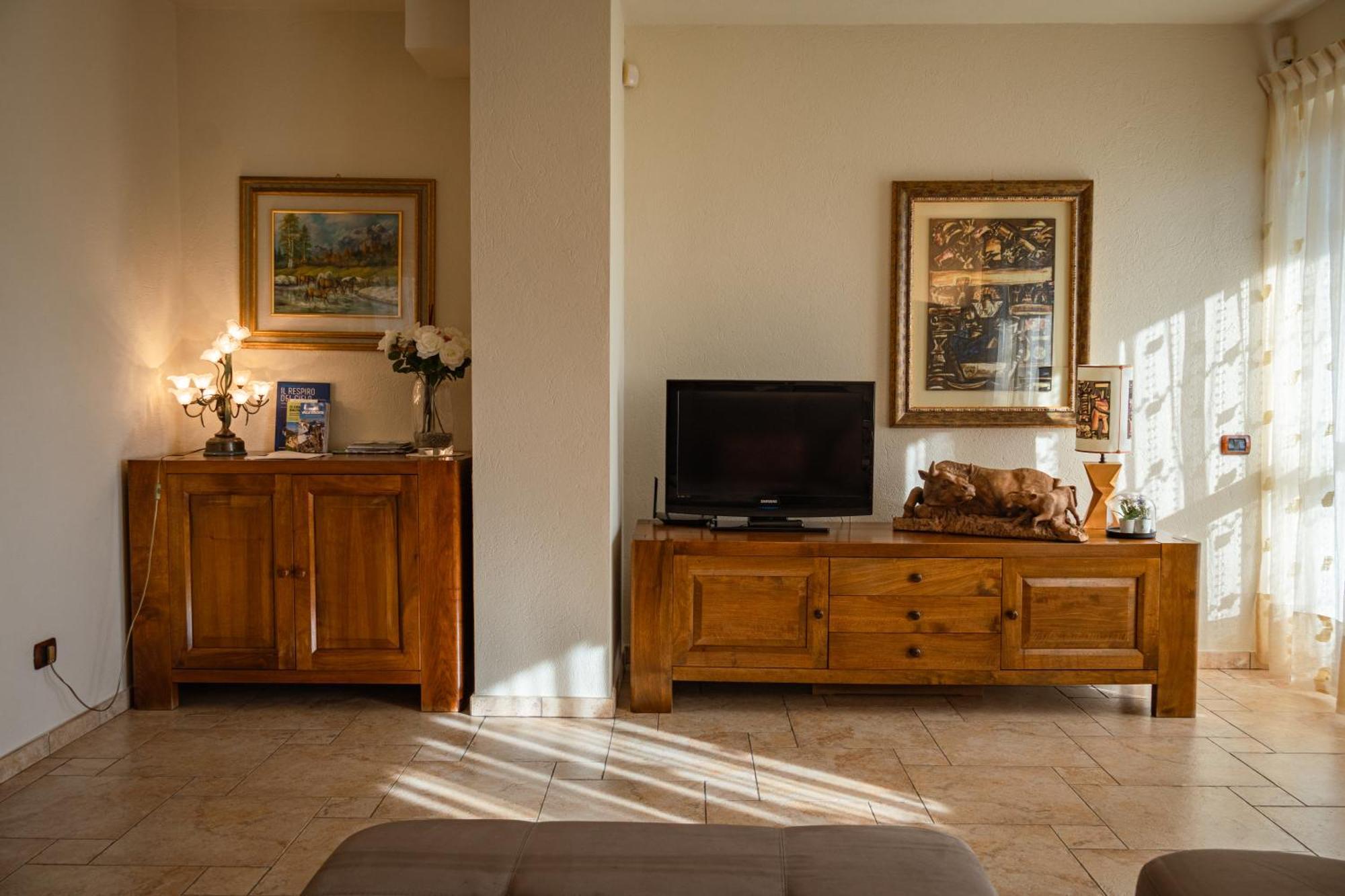 Villa Mara - Aosta - 200 Mq - Wifi - Jacuzzi - Parcheggio - Giardino Eksteriør bilde